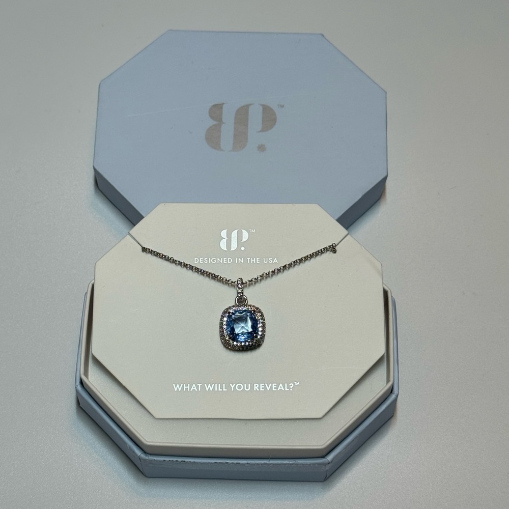 Elegant Silver Necklace with Blue Gemstone